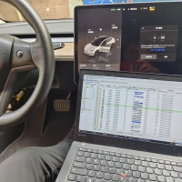 特斯拉車速轉(zhuǎn)向電量充電油門剎車檔位車門座椅調(diào)節(jié)燈光信號采集